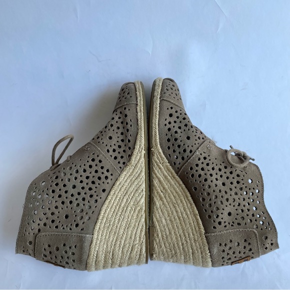 Toms Moroccan laser cut wedge booties tan sz 7.5 womens euc lace up tie shooties - Picture 4 of 7